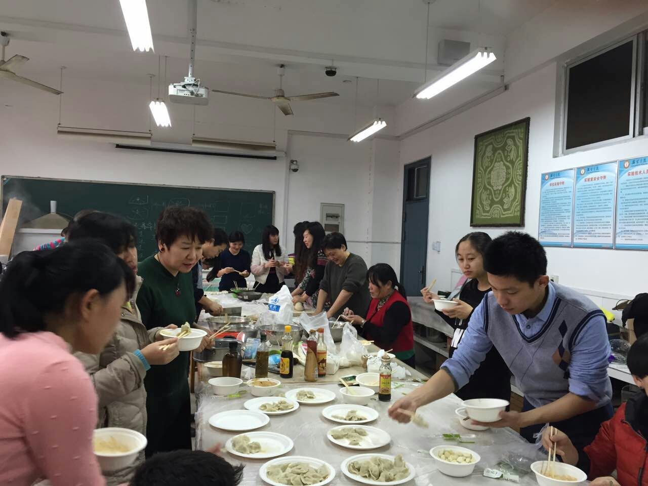 开吃咯