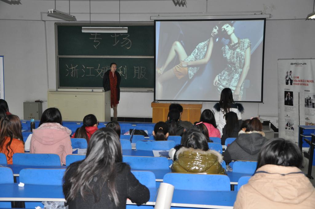 招聘会现场