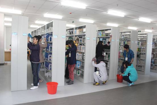 我院雷锋志愿服务队到图书馆进行志愿服务活动