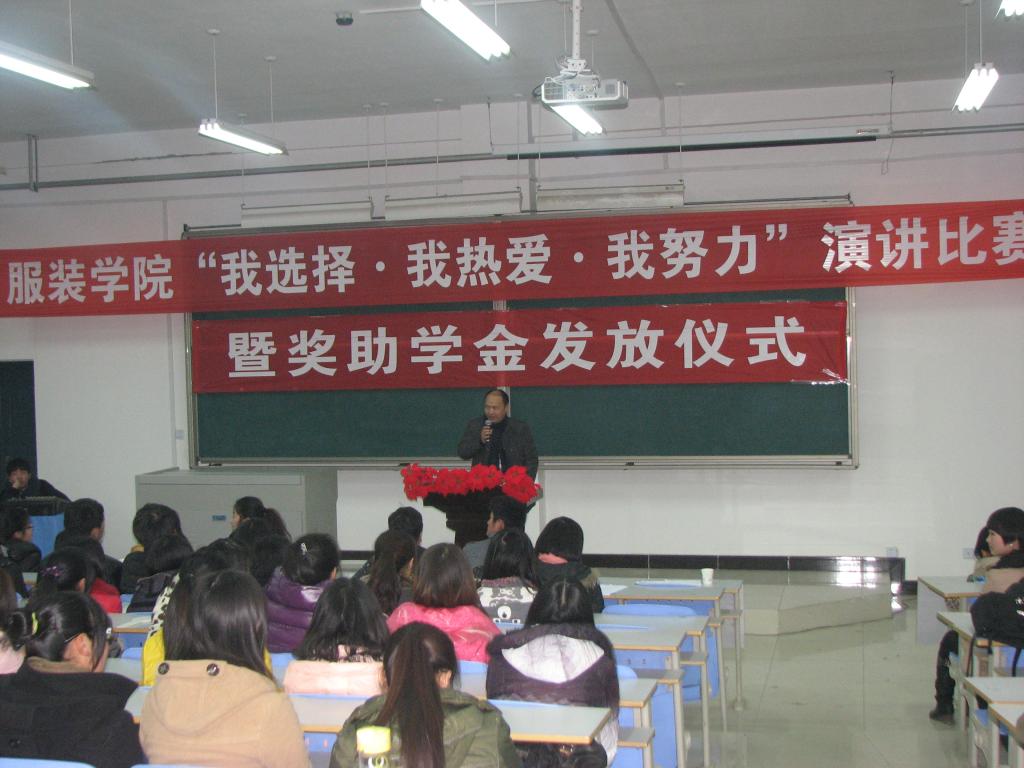 党委副书记高跃对选手进行点评指导