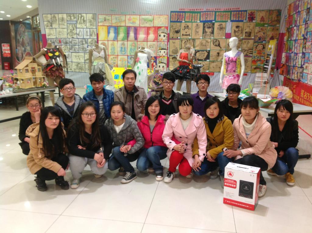 我院参赛师生留影纪念