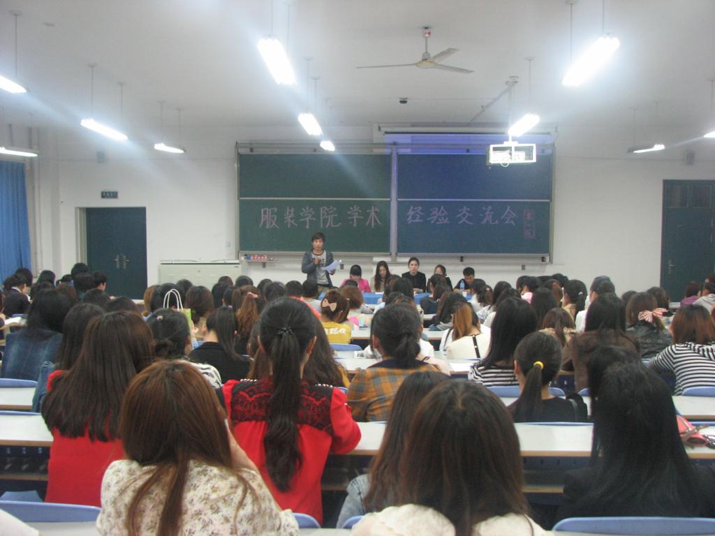 我院学生进行就业询问