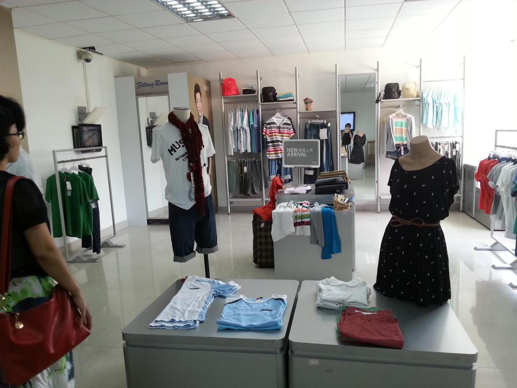 我校教师参观惠州学院FRID真维斯服装模拟店